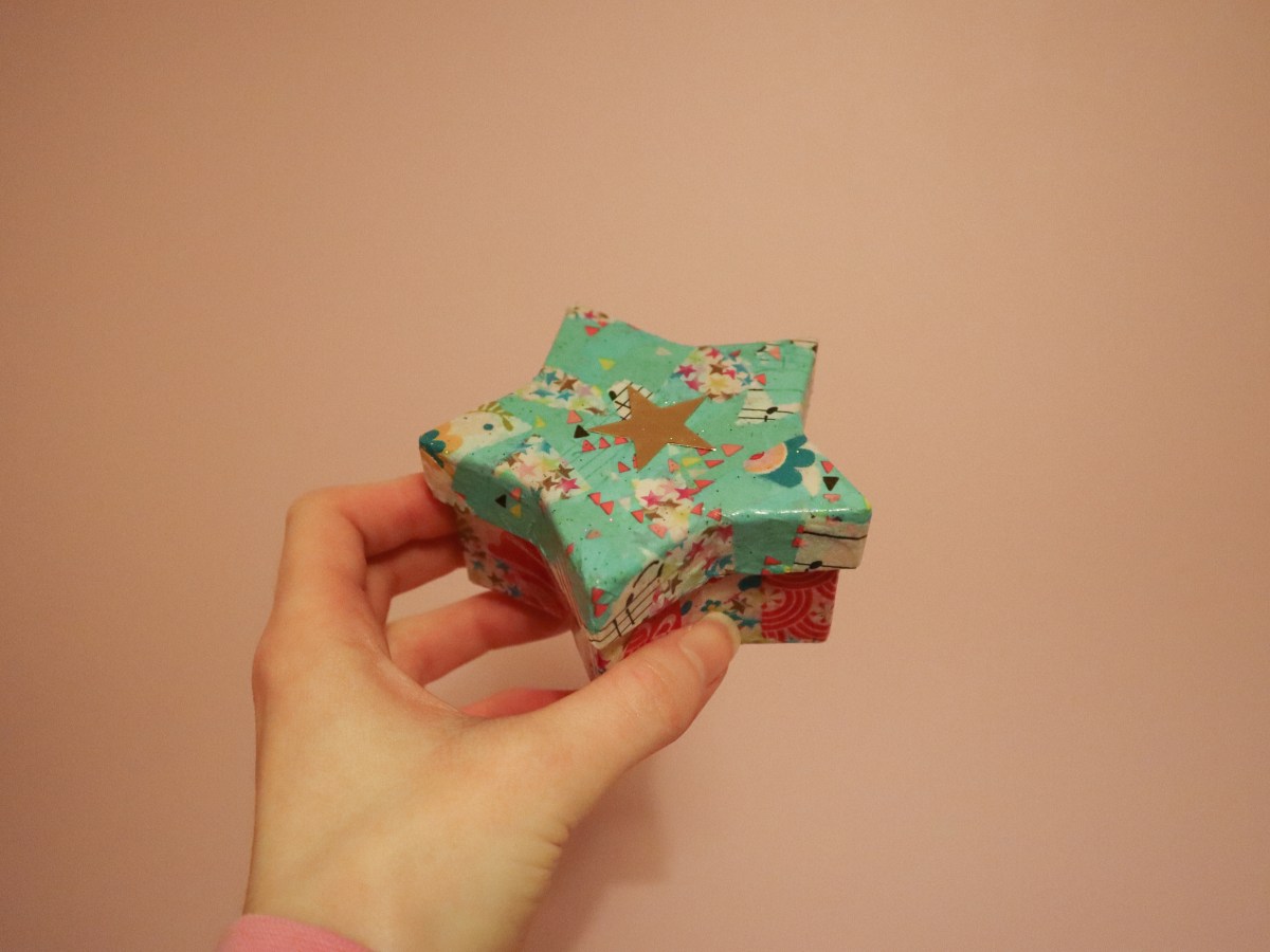 12 Crafts of Christmas 2021: Day 5 Decopatch Gift&nbsp;Box